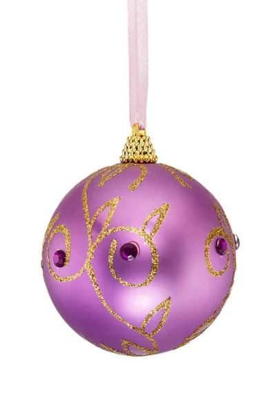 Bola de Natal violeta isolada no fundo branco — Fotografia de Stock