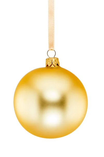 Жовтий різдвяний м'яч ізольований на білому тлі — стокове фото