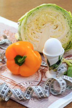 Biber, yumurta, lahana, salata, cetvel ve gla multivitamin suyu