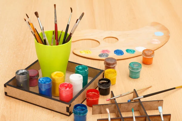 Wooden Palette Paints Different Colors Cup Paintbrushes Box Table — Stock Photo, Image