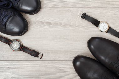 Erkek Ayakkabı ve iki şu andaki iki çift siyah deri