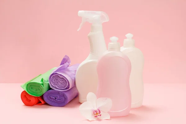 Πλαστικά Μπουκάλια Υγρού Πλύσης Πιάτων Καθαριστικό Γυαλιού Και Πλακιδίων Απορρυπαντικό — Φωτογραφία Αρχείου