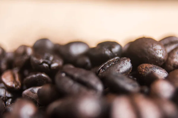 Makro siyah kahve çekirdeği. 