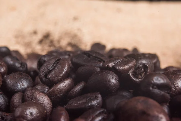 Makro siyah kahve çekirdeği. 