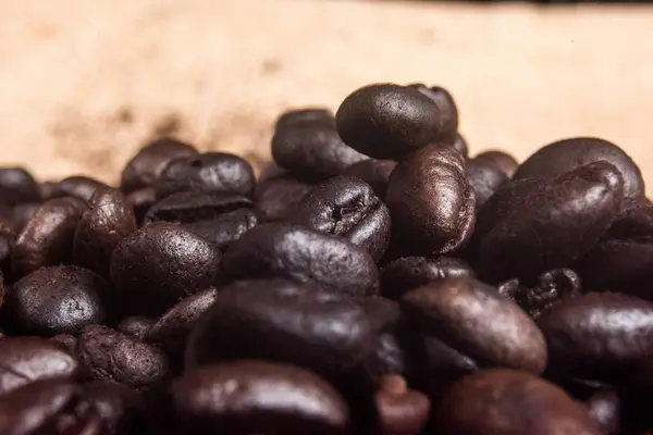 Makro siyah kahve çekirdeği. 