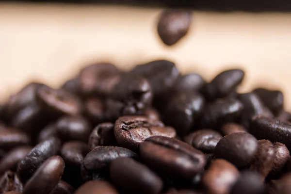 Makro siyah kahve çekirdeği. 