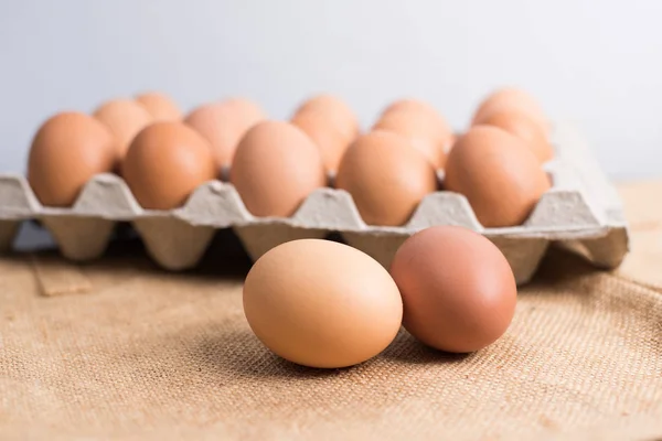 Kumaş arka planda yumurta paneli.