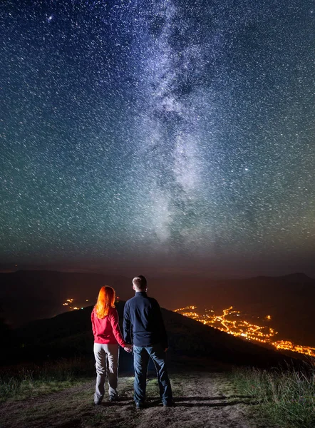 Turist familj - man och kvinna — Stockfoto