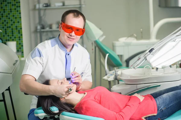 Patient à la réception chez le dentiste — Photo