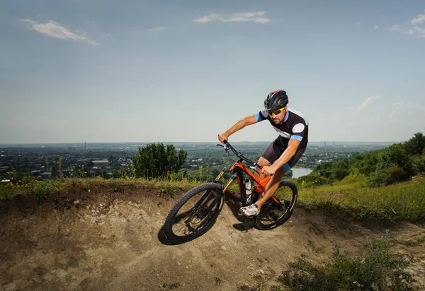 Beau cycliste promenades vélo — Photo