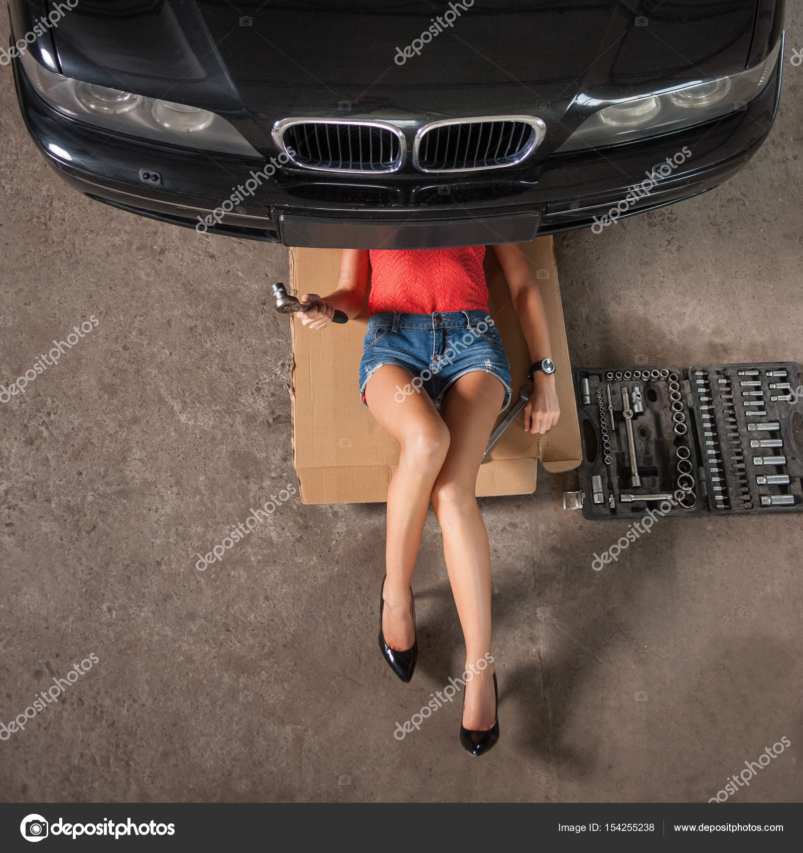 seksualnaya-devushka-eto-kak-prodal-zhenu-svoyu-druzyam-video