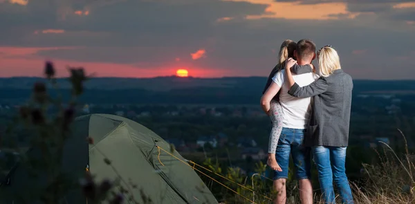 Family near camp tent on the hill — Stock Photo, Image