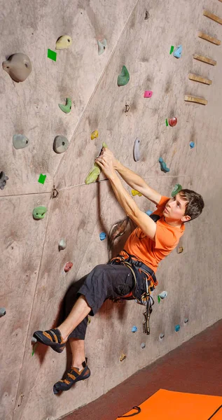 男性登山者練習 — ストック写真