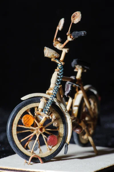 Detalle artesanal miniatura plano de bicicleta de madera — Foto de Stock