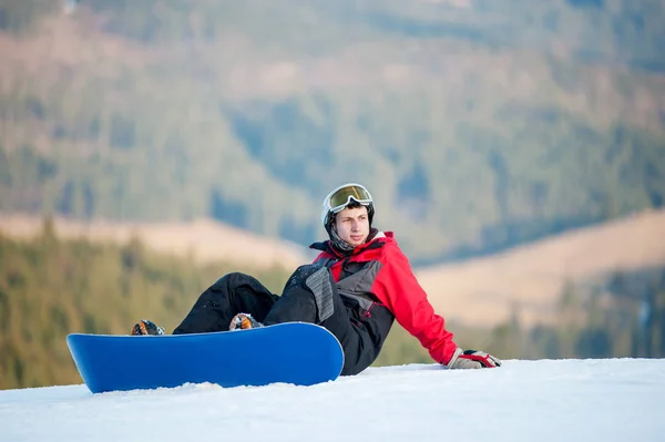 Boarder auf seinem Snowboard im Weinort — Stockfoto
