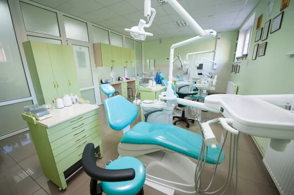 Современный стоматологический кабинет — стоковое фото