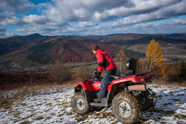 Spor Atv quad bisiklet sürücüsü ile