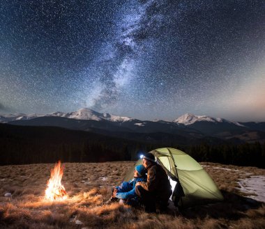 kamp içinde zevk çift turist 