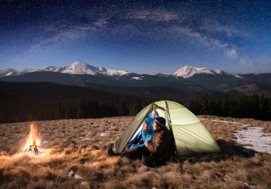 kaç turist kamp içinde bir dinlenme
