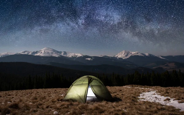 Namiot turystyczny pod niebo noc piękny — Zdjęcie stockowe