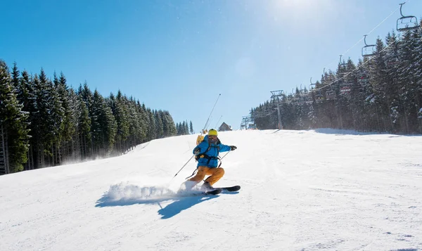 Professional skier riding down the hill — Stock Photo, Image