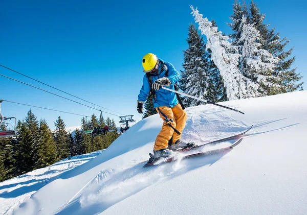 Professional freeride skier riding down — Stock Photo, Image