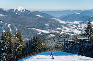 Kayakçı dağların zevk