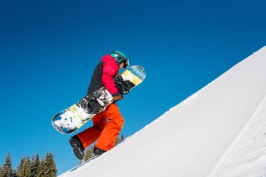 snowboard freerider yamaç yürümek 