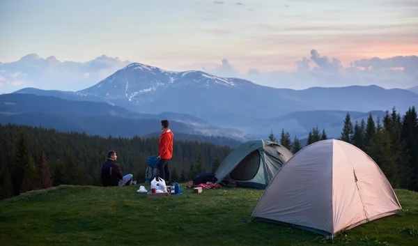 Tourists near two tents in the mountains — Stock Photo, Image