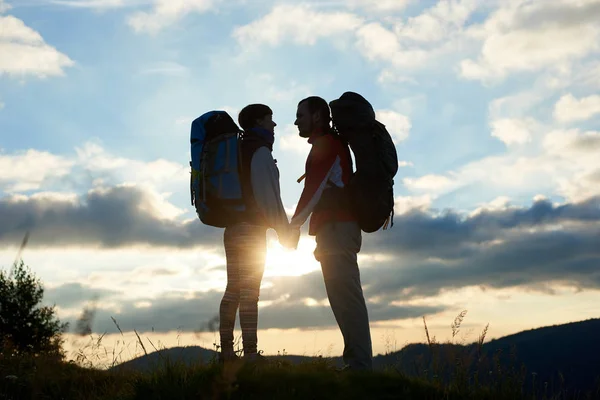 Paar van de toeristen in liefde — Stockfoto