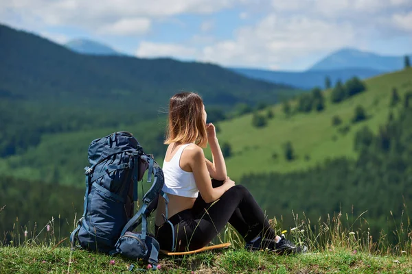 Genç kadın backpacker 