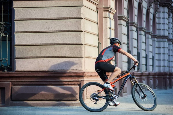 Radprofi Radbekleidung Und Schutzausrüstung Rast Mit Dem Fahrrad Durch Die — Stockfoto