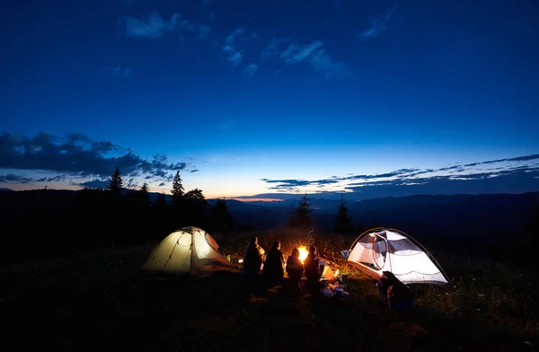 Young Family Hikers Mother Father Two Sons Having Rest Camping — Stock Photo, Image