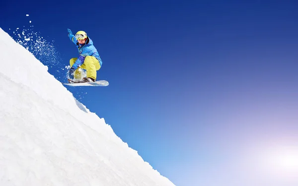 Snowboarder Man Goggles Helmet Riding Snowboard Fast Steep Snowy Mountain — ストック写真