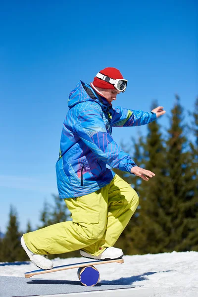 Snowboarder Man Goggles Helmet Riding Snowboard Fast Steep Snowy Mountain — Stock Photo, Image