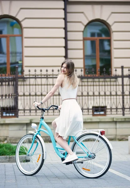 Cute Woman Rides Old City Streets Vintage Blue Bicycle — Stock Photo, Image