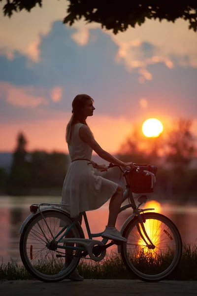 Romantic Girl Bike Keeping Her Foot Pedal Watching Purple Sunset — Stock Photo, Image