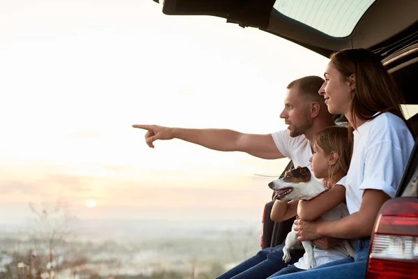 Side View Family Sitting Car Trunk City Watching Sunset Father — Stock Photo, Image