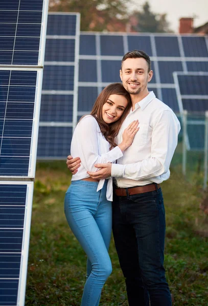 Porträt Eines Jungen Schönen Paares Das Eng Beieinander Steht Mädchen — Stockfoto