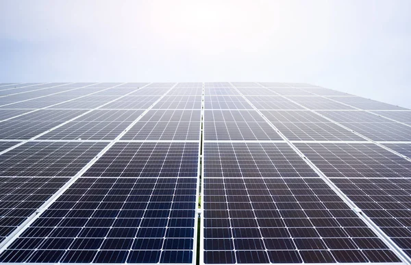 Central Solar Cerca Fuente Energía Renovable Ambiental Sistemas Alimentación Fotovoltaica — Foto de Stock
