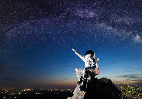 Side View Spaceman Pointing Beautiful Sky Stars While Sitting Top — Stock Photo, Image