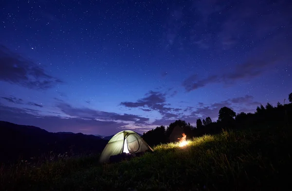 Horizontal Snapshot Illuminated Tent Campfire Incredible Starry Sky Summer Time — Stock Photo, Image