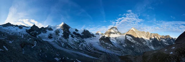 Svájci Alpok Napjának Panorámája Sziklás Hegyek Gerincén Süt Nap Míg — Stock Fotó