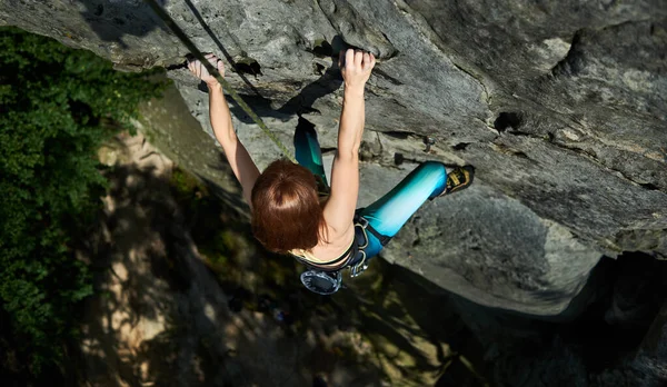 Young Woman Mountaineer Sportswear Climbing Alpine Ridge Lady Traveler Ascending — Stock Photo, Image