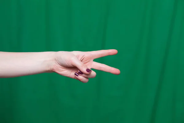 2 本の指と手の女性 — ストック写真