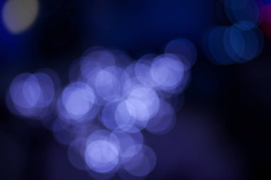 Siyah zemin üzerine mavi bokeh soyut