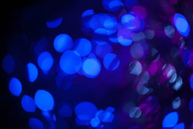 Siyah zemin üzerine mavi bokeh soyut