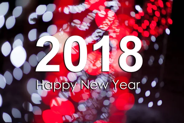 Абстрактный новогодний фон с надписью 2018 Happy new year. Фото с текстом и красным боке — стоковое фото
