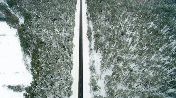 Pădure Iarnă Drum Tasfalt Vedere Sus Fotografia Fost Făcută Dronă — Fotografie, imagine de stoc