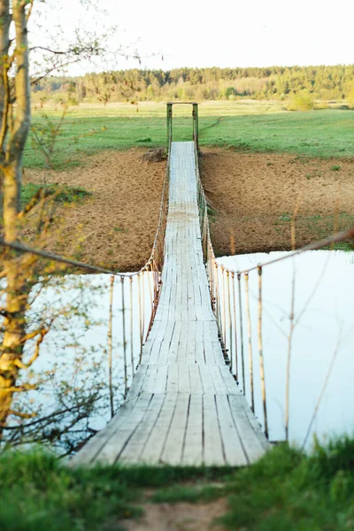 Old Suspended Wooden Foot Bridge River Vertical Photo Summer Day — Stock Photo, Image